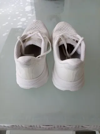 Hoka Clifton 9 Blancas