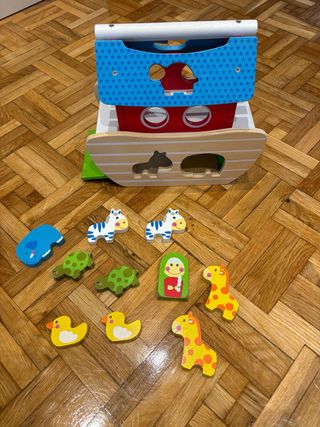 Arca de Noé de madera con figuras