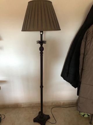 Lámpara de pie gris