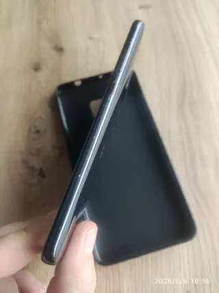 Huawei Mate 20 Caja y Funda Negra