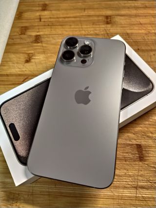 iPhone 15 Pro Max Titanio impoluto