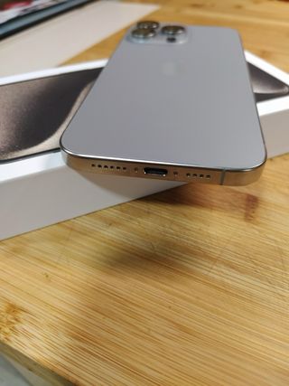iPhone 15 Pro Max Titanio impoluto
