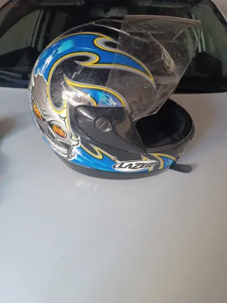 Casco de moto LAZER negro y azul