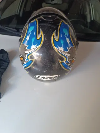 Casco de moto LAZER negro y azul