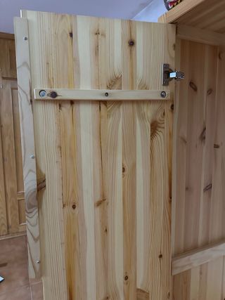 Armario de pino