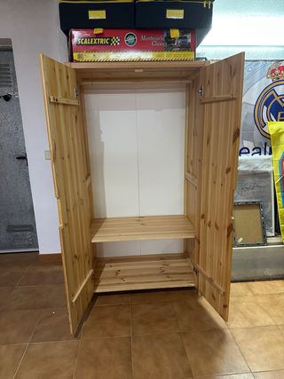 Armario de pino