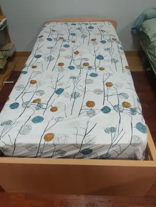 Cama doble de madera y metal