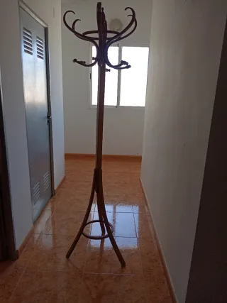 Perchero de madera antiguo