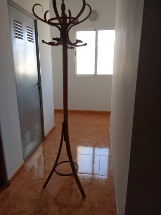 Perchero de madera antiguo