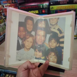 VHS Poli de Guardería (Arnold Schwarzenegger)
