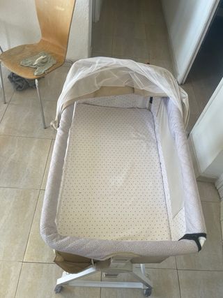 Cuna colecho con mosquitera