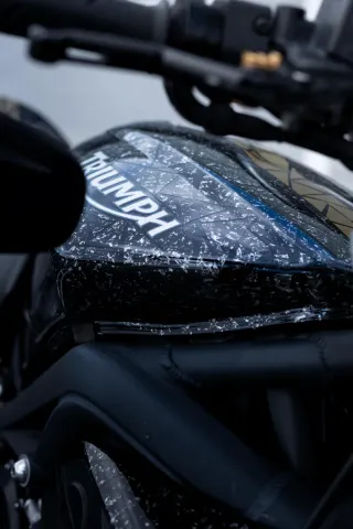 Triumph Street Triple 675 2008 Negra/Dorada