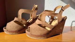 Cuñas marrones de cuña