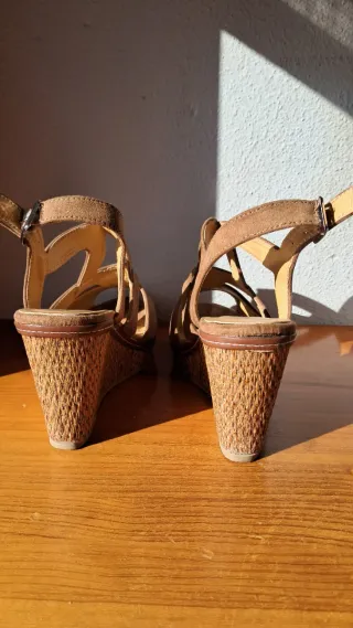 Cuñas marrones de cuña