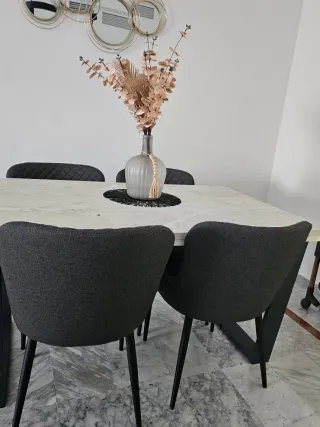 Mesa Comedor y 4 Sillas Diseño Moderno