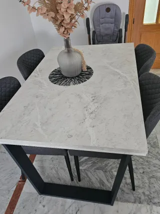 Mesa Comedor y 4 Sillas Diseño Moderno