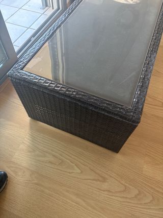 Tavolo da centro in rattan e vetro per giardino