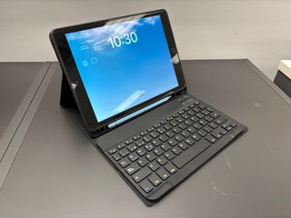 iPad 8ª Gen 32GB con Funda, Teclado y Lápiz