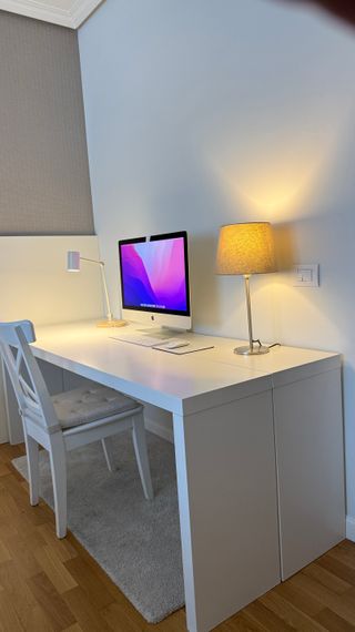 Mesa de trabajo blanca