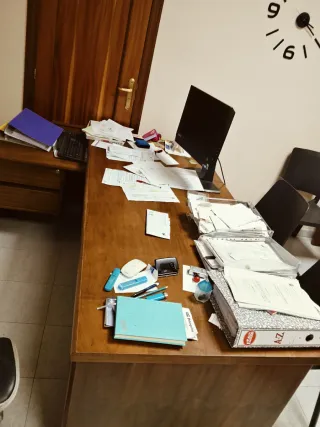 Escritorio de madera maciza