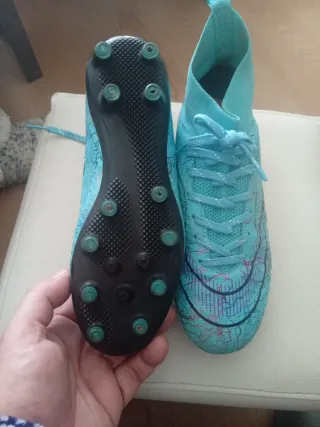 Botas multitacos fútbol turquesa