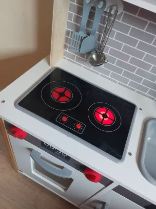 Bonita cocina de juguete de madera