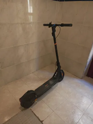 Patinete eléctrico negro ninebot