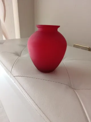 Vasetto rosso in vetro opaco
