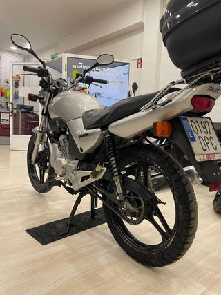 Yamaha YBR125 Plata