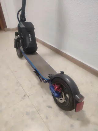 Patinete Eléctrico Olson, Azul y Negro.