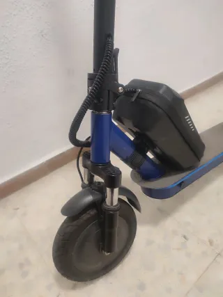 Patinete Eléctrico Olson, Azul y Negro.