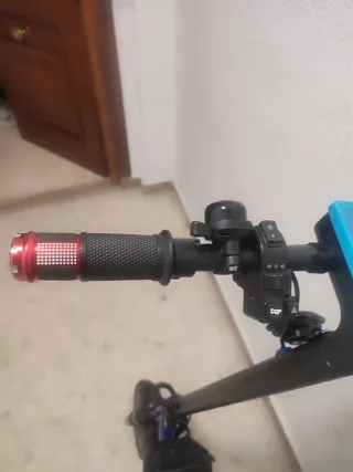 Patinete Eléctrico Olson, Azul y Negro.