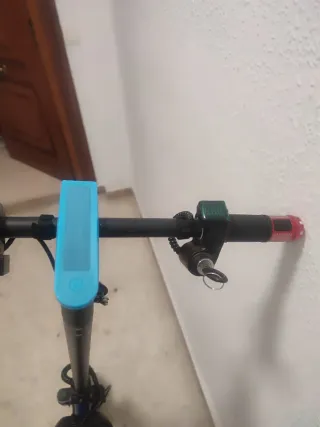 Patinete Eléctrico Olson, Azul y Negro.