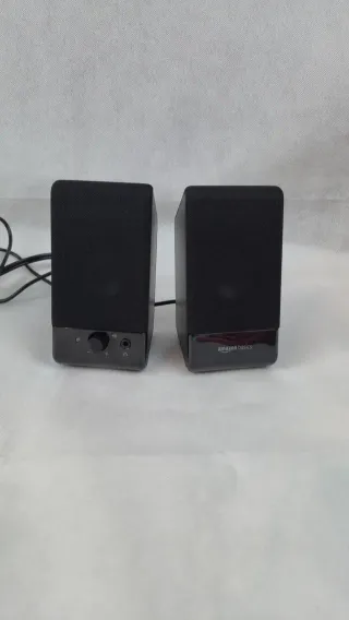Altavoces Amazon Basics Negro con Volumen