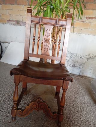 Silla de madera y cuero
