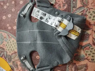 Mochila Porteo BabyBjörn Mini Gris