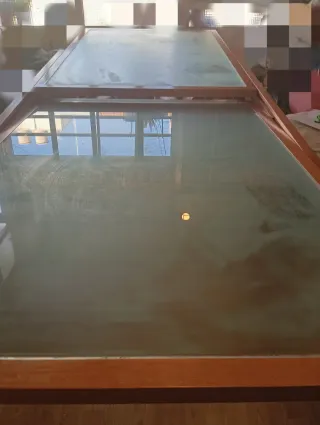 Mesa comedor extensible madera y cristal.