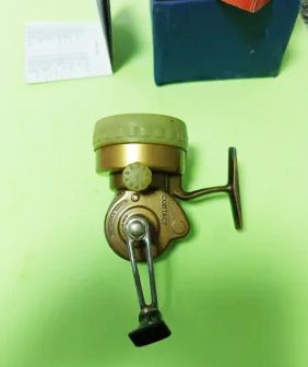 Contact Crack 400 Carrete pesca antiguo