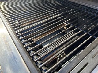 Barbacoa de gas negra y plateada