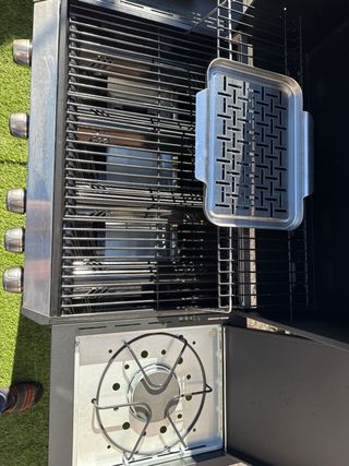 Barbacoa de gas negra y plateada