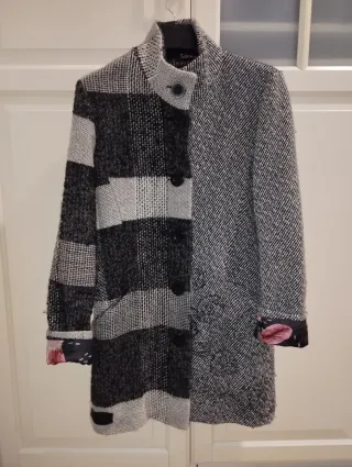 Abrigo Desigual Negro y Gris
