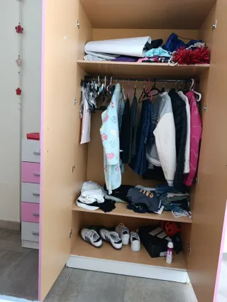 Cama nido juvenil con cajones, armario y cómoda.