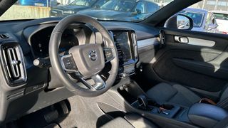 Volvo XC40 2.0 B3 MOMENTUM CORE AUTO 163 5P