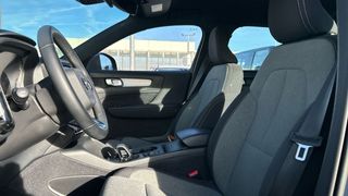 Volvo XC40 2.0 B3 MOMENTUM CORE AUTO 163 5P