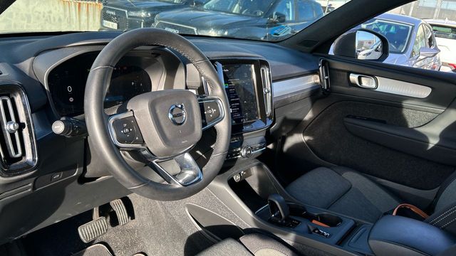 Volvo XC40 2.0 B3 MOMENTUM CORE AUTO 163 5P