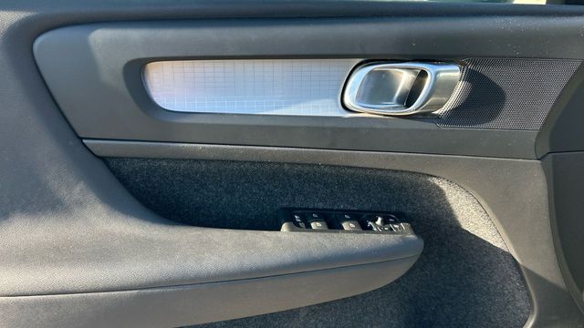 Volvo XC40 2.0 B3 MOMENTUM CORE AUTO 163 5P