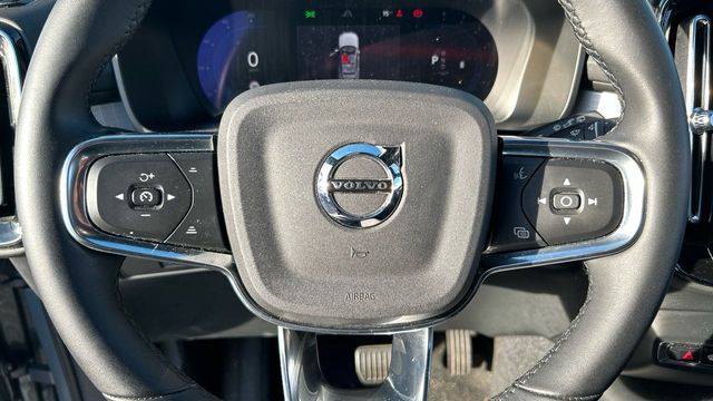 Volvo XC40 2.0 B3 MOMENTUM CORE AUTO 163 5P