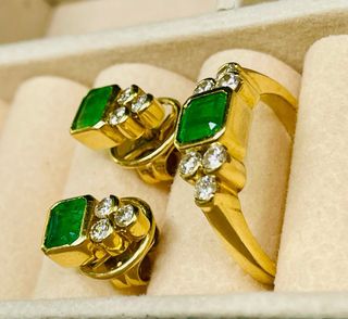 Conjunto oro esmeraldas y brillantes