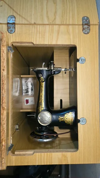 Máquina de coser antigua Singer