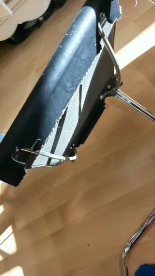 2 Sillas Vintage Cuero y Metal 40€ ambas.